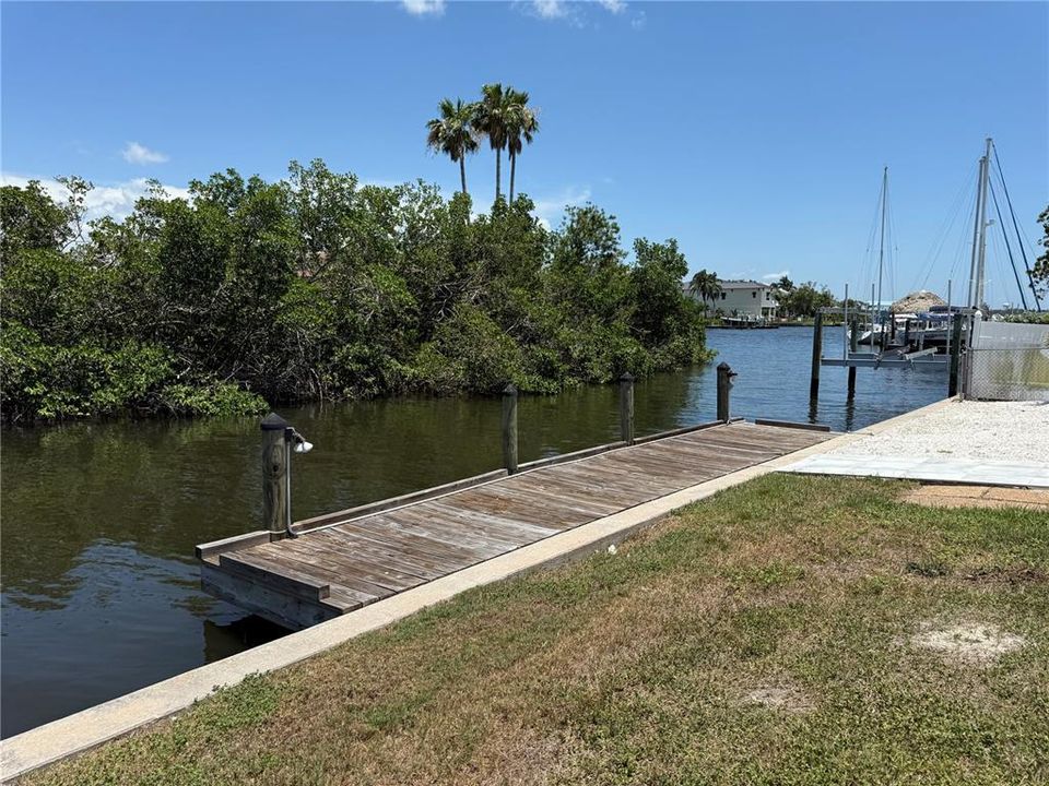 合同活跃: $699,900 (3 贝兹, 3 浴室, 1824 平方英尺)