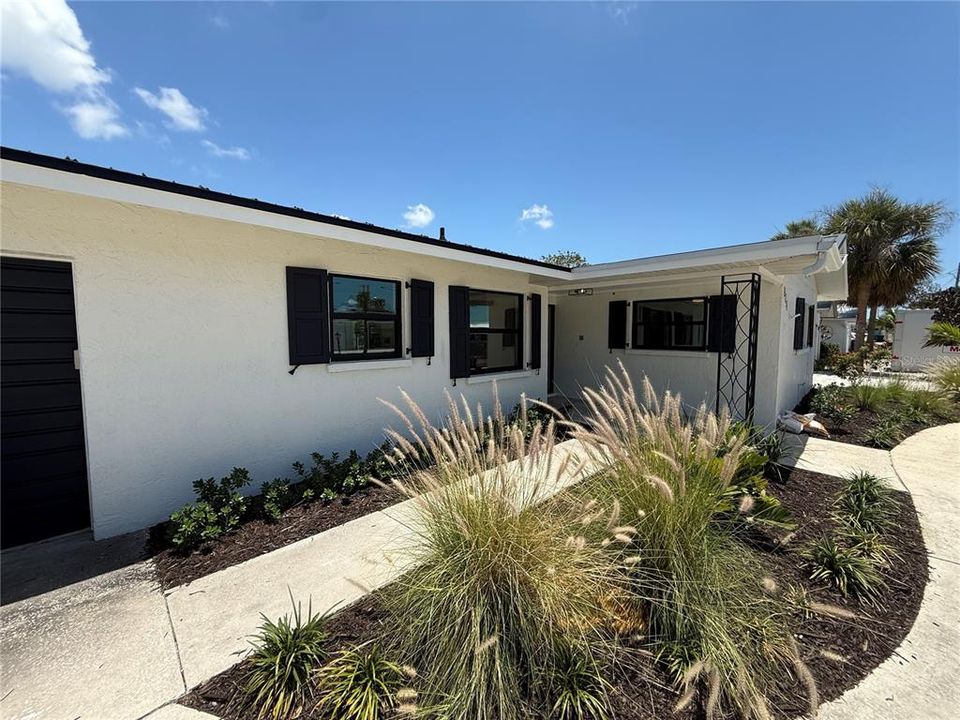 合同活跃: $699,900 (3 贝兹, 3 浴室, 1824 平方英尺)