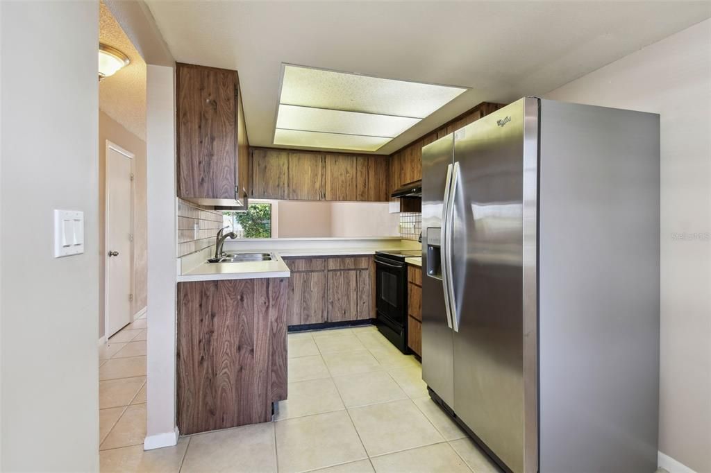 Active With Contract: $159,900 (2 beds, 1 baths, 1248 Square Feet)