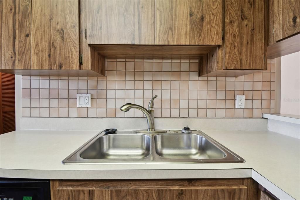 Active With Contract: $159,900 (2 beds, 1 baths, 1248 Square Feet)