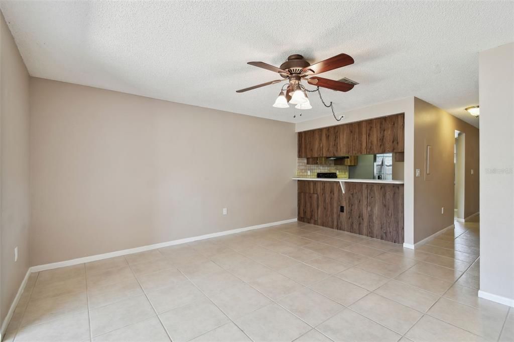 Active With Contract: $159,900 (2 beds, 1 baths, 1248 Square Feet)