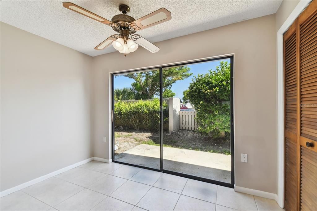Active With Contract: $159,900 (2 beds, 1 baths, 1248 Square Feet)