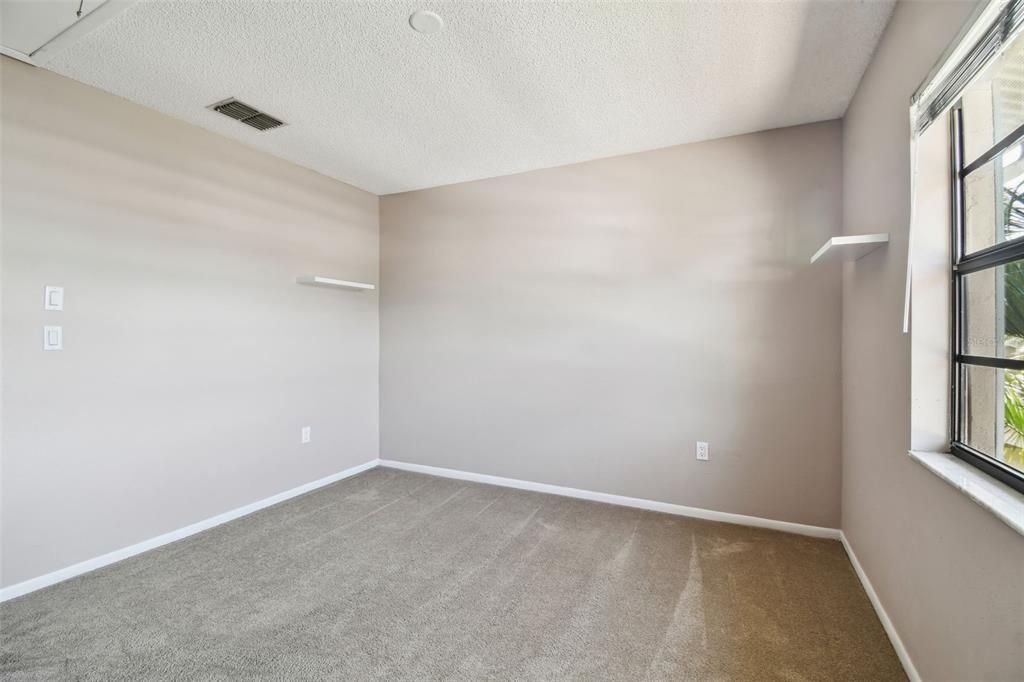 Active With Contract: $159,900 (2 beds, 1 baths, 1248 Square Feet)