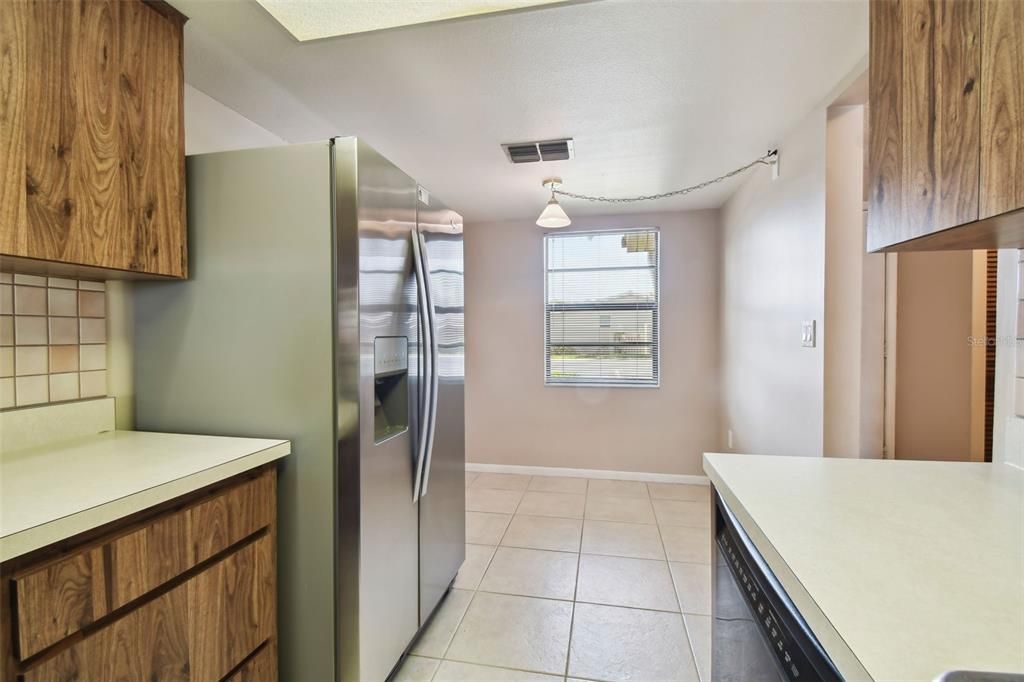 Active With Contract: $159,900 (2 beds, 1 baths, 1248 Square Feet)