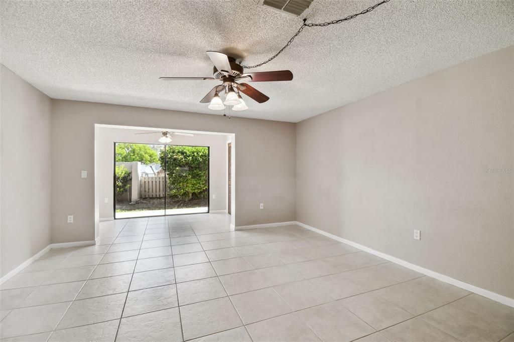 Active With Contract: $159,900 (2 beds, 1 baths, 1248 Square Feet)
