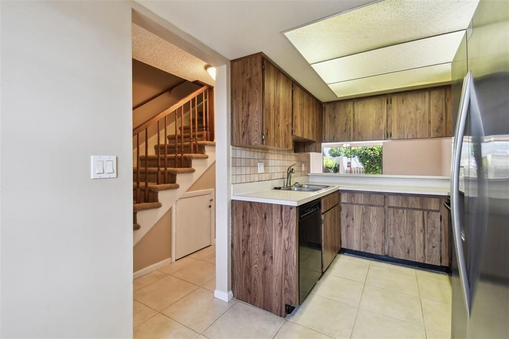 Active With Contract: $159,900 (2 beds, 1 baths, 1248 Square Feet)