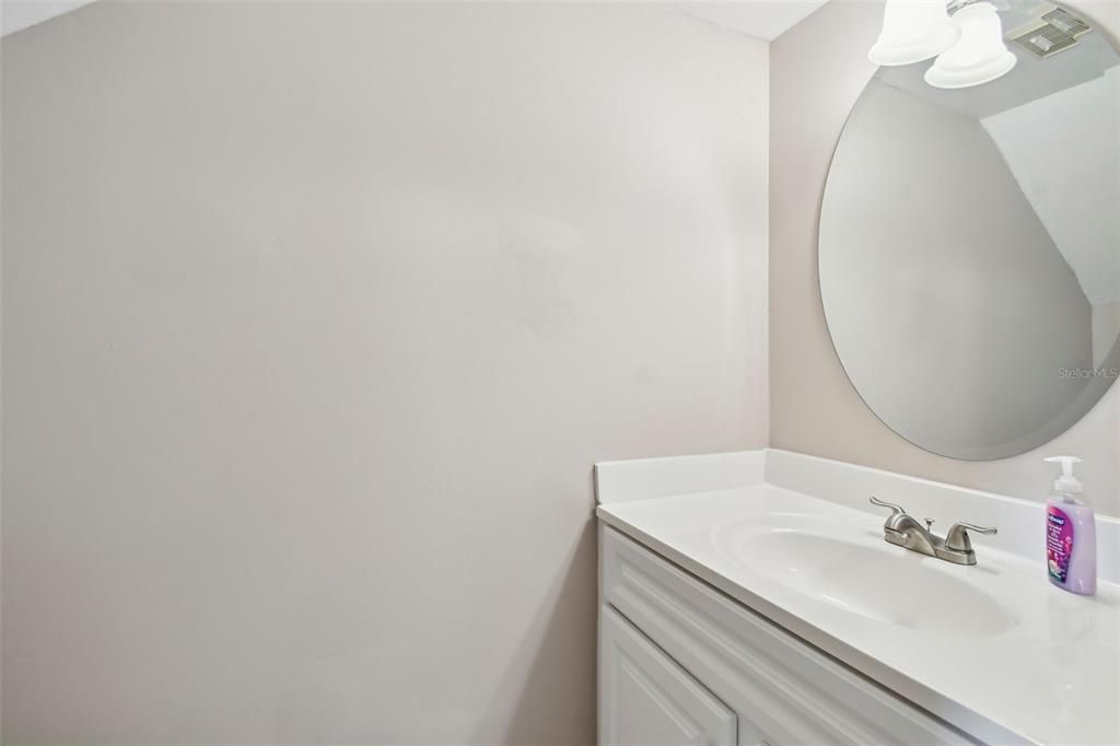 Active With Contract: $159,900 (2 beds, 1 baths, 1248 Square Feet)