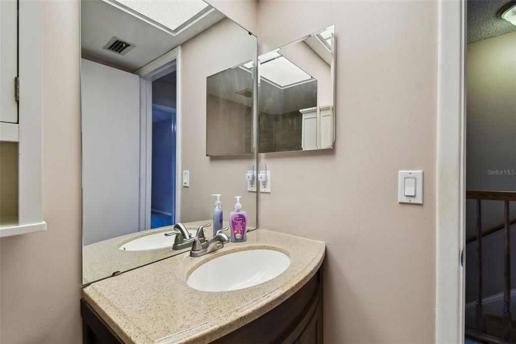 Active With Contract: $159,900 (2 beds, 1 baths, 1248 Square Feet)