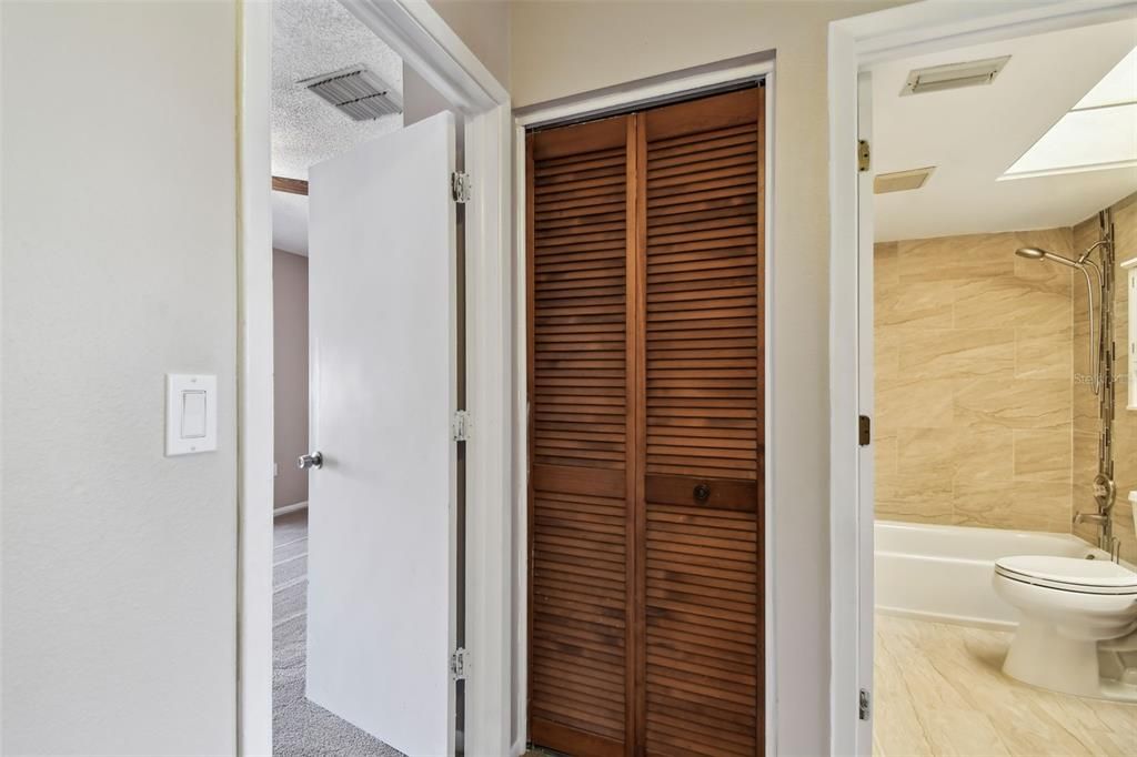 Active With Contract: $159,900 (2 beds, 1 baths, 1248 Square Feet)