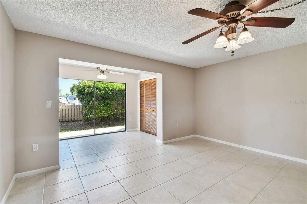 Active With Contract: $159,900 (2 beds, 1 baths, 1248 Square Feet)