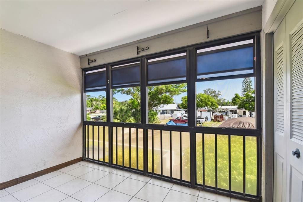 Active With Contract: $159,900 (2 beds, 1 baths, 1248 Square Feet)