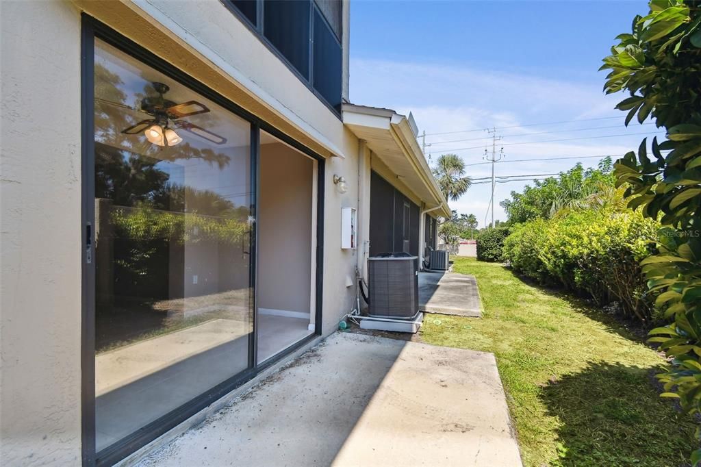 Active With Contract: $159,900 (2 beds, 1 baths, 1248 Square Feet)