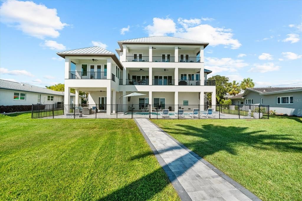 For Sale: $3,990,000 (4 beds, 4 baths, 3669 Square Feet)