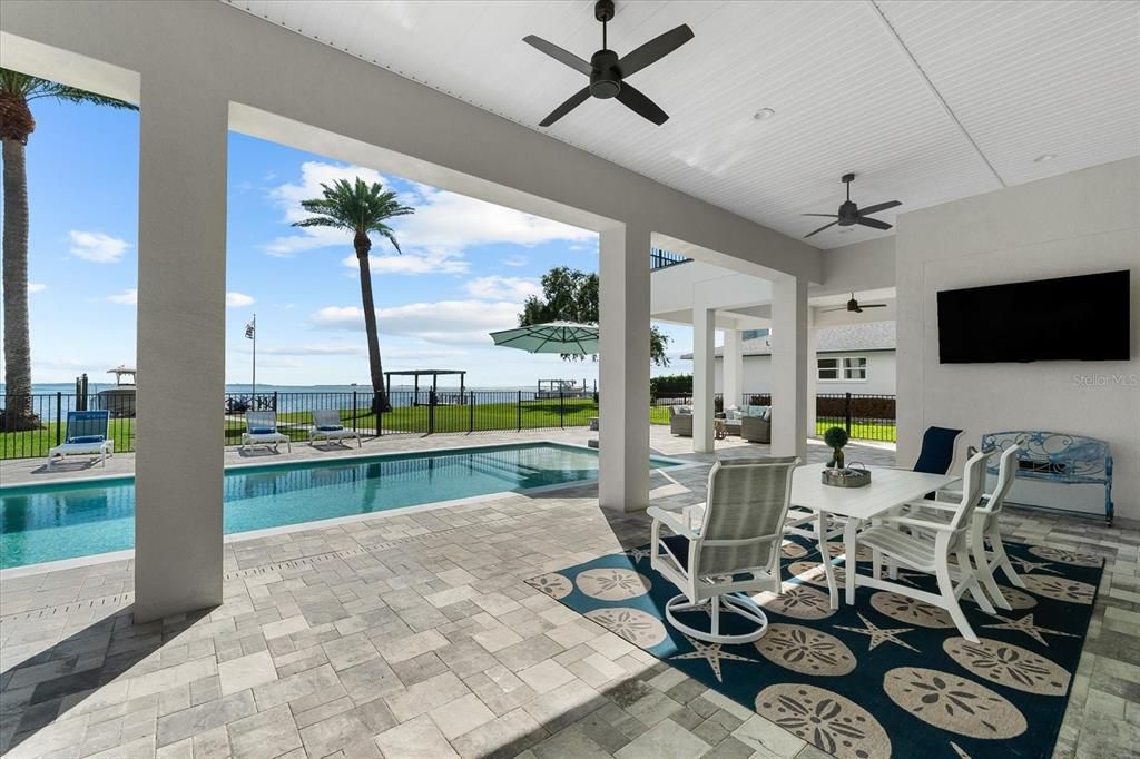 For Sale: $3,990,000 (4 beds, 4 baths, 3669 Square Feet)