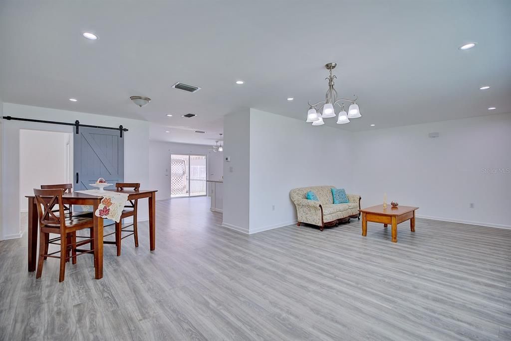 待售: $349,000 (3 贝兹, 2 浴室, 1920 平方英尺)