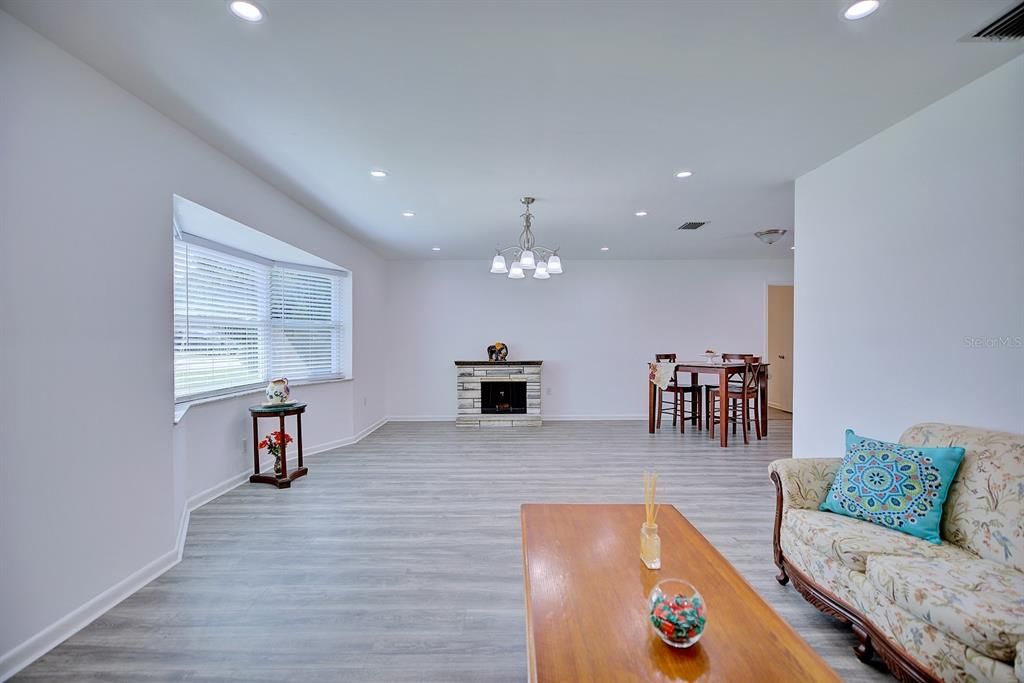 待售: $349,000 (3 贝兹, 2 浴室, 1920 平方英尺)