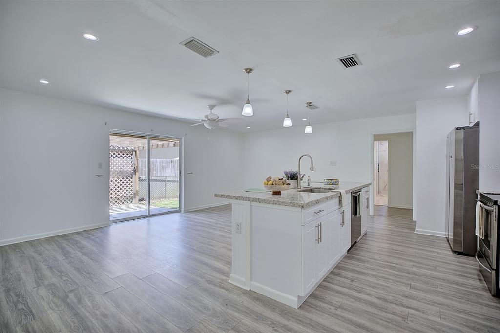 待售: $349,000 (3 贝兹, 2 浴室, 1920 平方英尺)