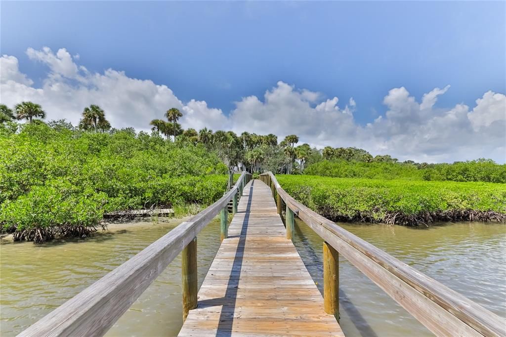 合同活跃: $225,000 (2 贝兹, 2 浴室, 1080 平方英尺)