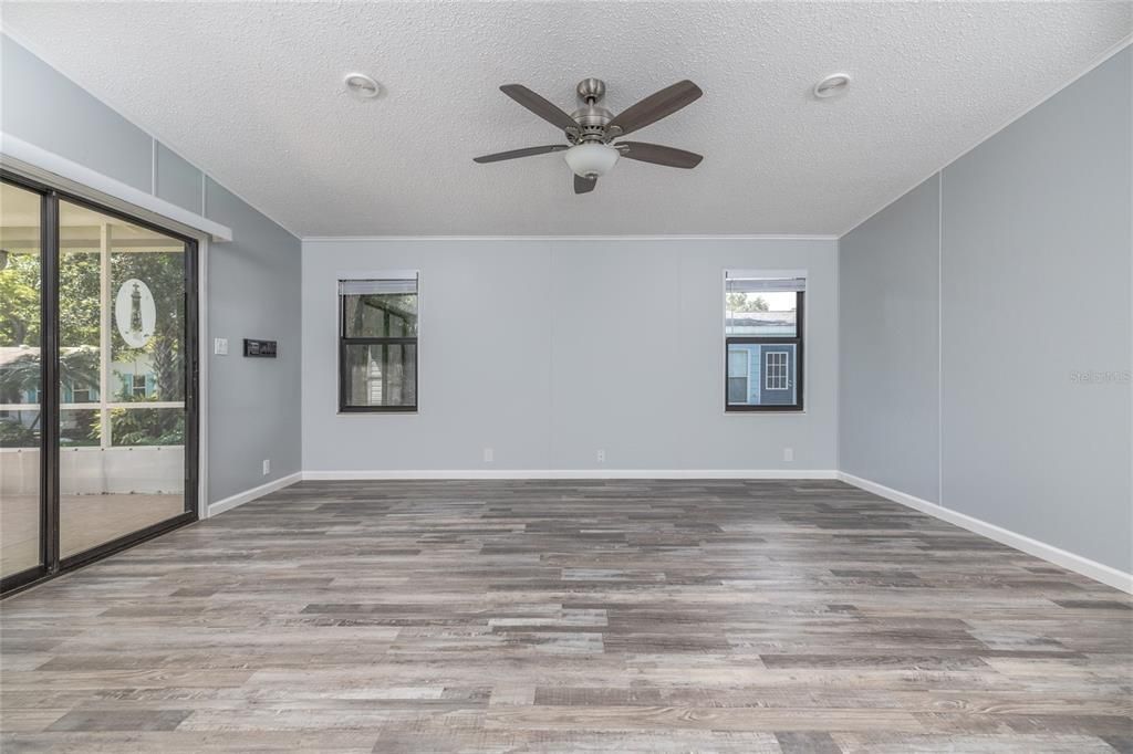 合同活跃: $225,000 (2 贝兹, 2 浴室, 1080 平方英尺)