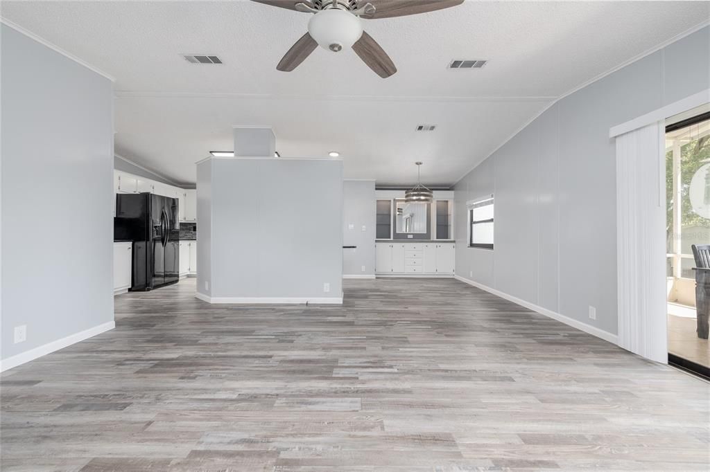 合同活跃: $225,000 (2 贝兹, 2 浴室, 1080 平方英尺)