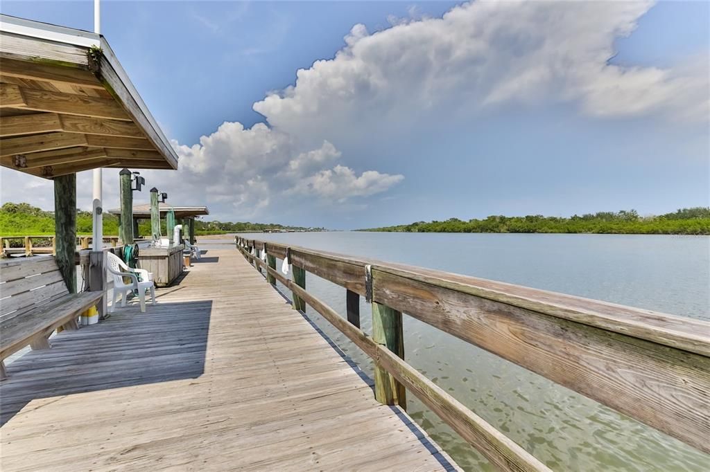 合同活跃: $225,000 (2 贝兹, 2 浴室, 1080 平方英尺)