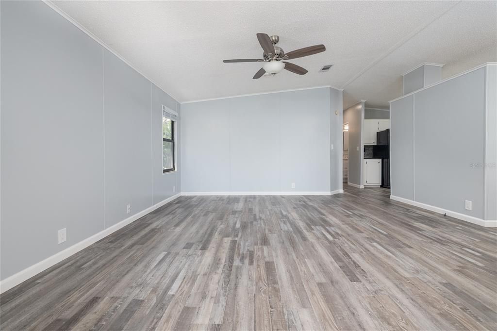 合同活跃: $225,000 (2 贝兹, 2 浴室, 1080 平方英尺)