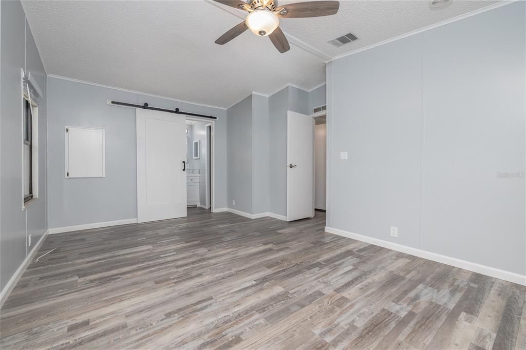 合同活跃: $225,000 (2 贝兹, 2 浴室, 1080 平方英尺)