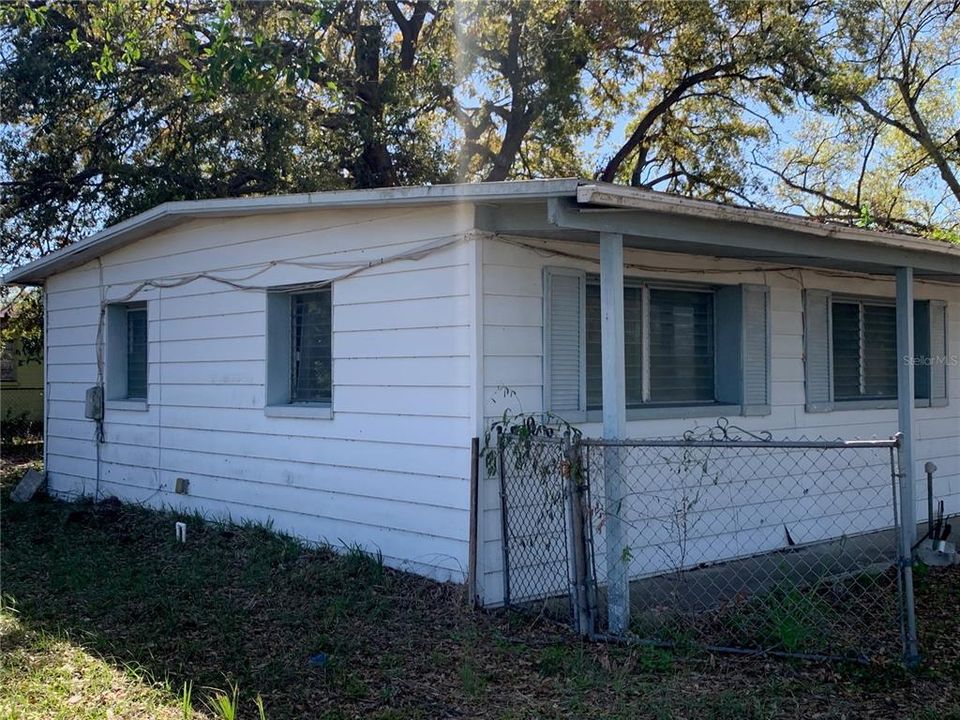 合同活跃: $74,900 (3 贝兹, 1 浴室, 1196 平方英尺)