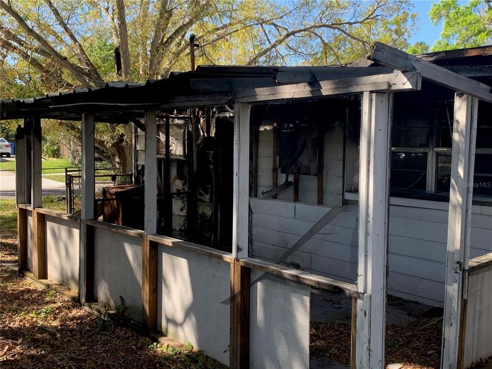 合同活跃: $74,900 (3 贝兹, 1 浴室, 1196 平方英尺)