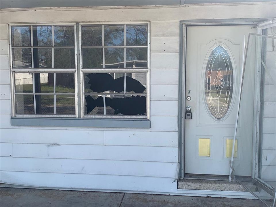 合同活跃: $74,900 (3 贝兹, 1 浴室, 1196 平方英尺)