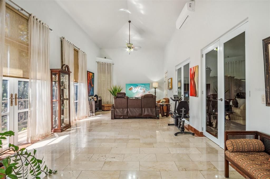 En Venta: $1,250,000 (6 camas, 5 baños, 6011 Pies cuadrados)