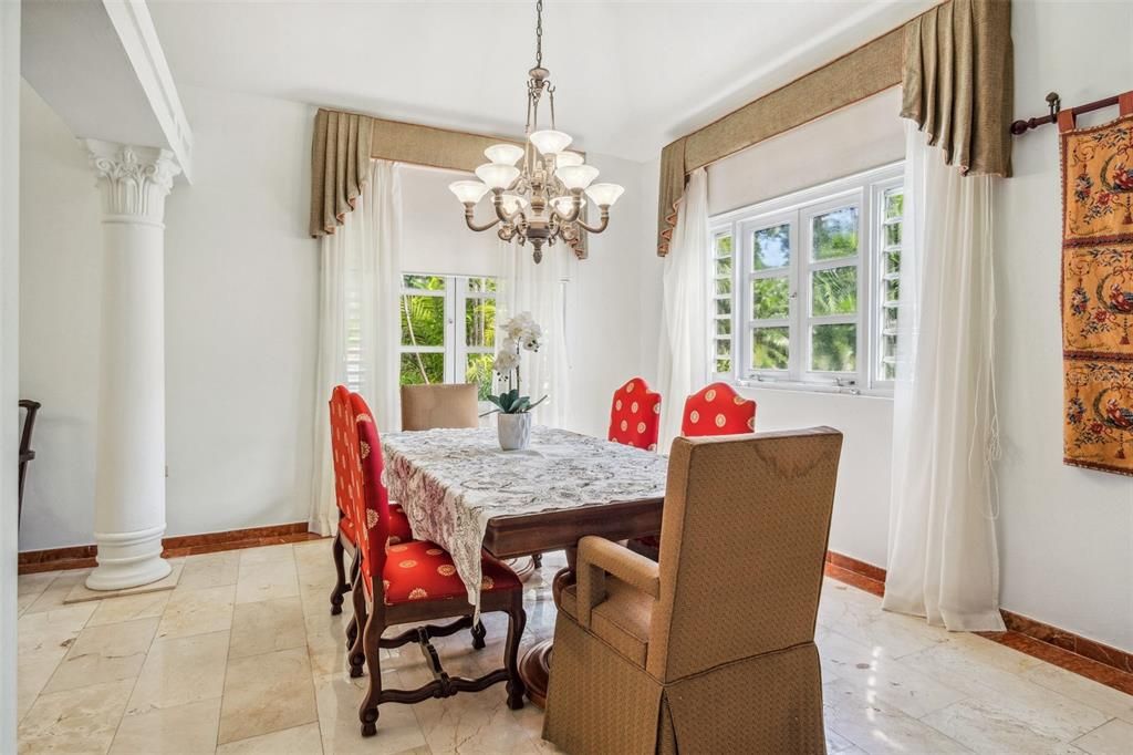 En Venta: $1,250,000 (6 camas, 5 baños, 6011 Pies cuadrados)