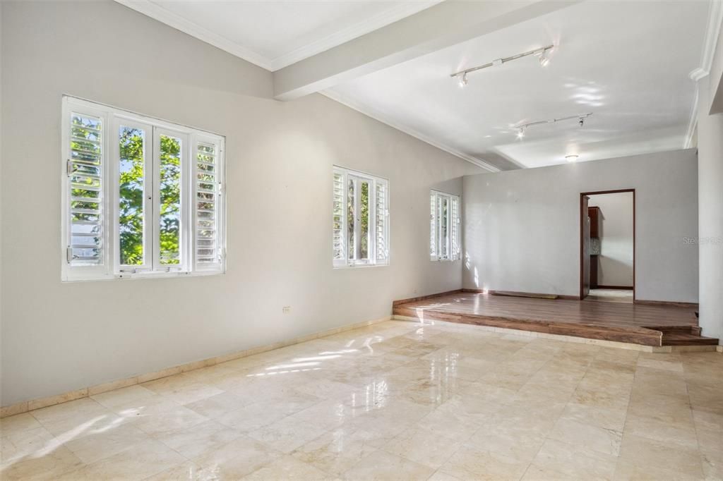 En Venta: $1,250,000 (6 camas, 5 baños, 6011 Pies cuadrados)