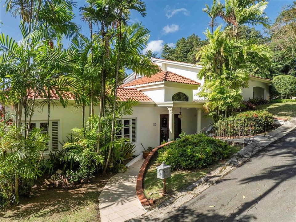 En Venta: $1,250,000 (6 camas, 5 baños, 6011 Pies cuadrados)