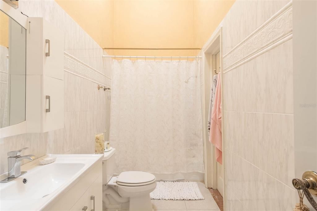 En Venta: $1,250,000 (6 camas, 5 baños, 6011 Pies cuadrados)