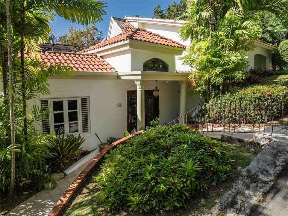 En Venta: $1,250,000 (6 camas, 5 baños, 6011 Pies cuadrados)