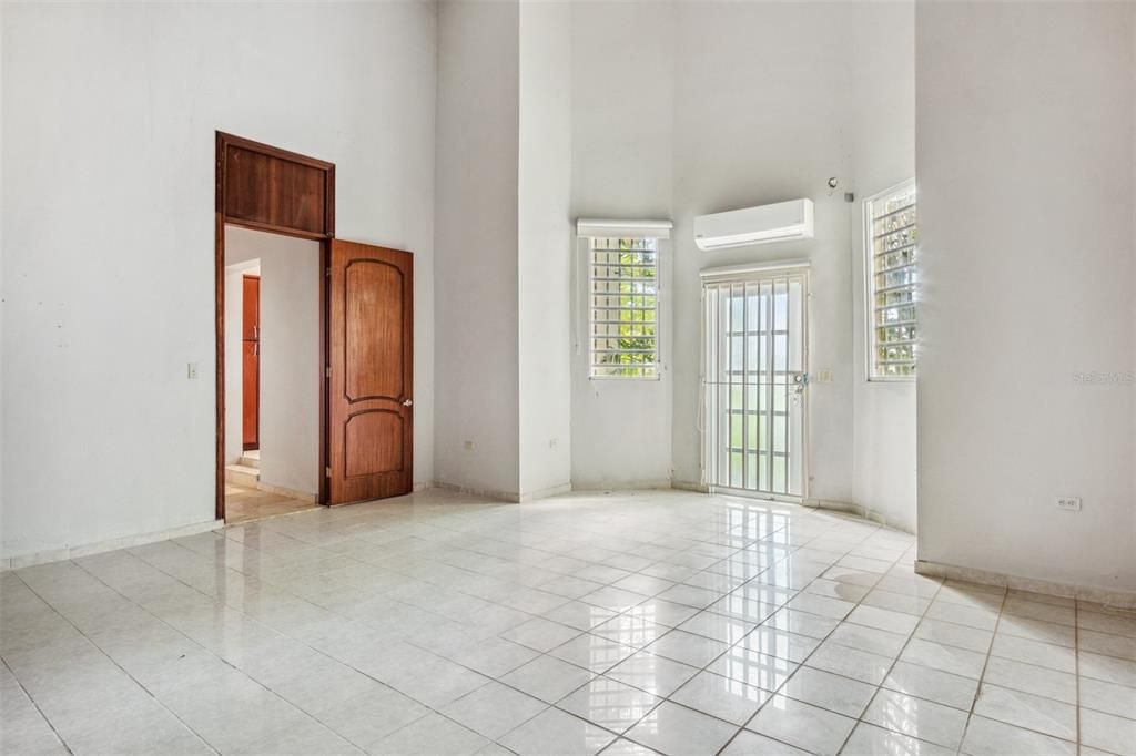 En Venta: $1,250,000 (6 camas, 5 baños, 6011 Pies cuadrados)