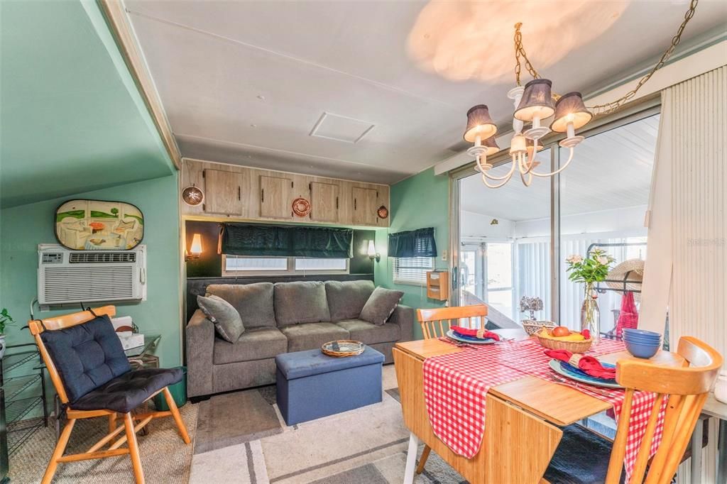 待售: $94,900 (1 贝兹, 1 浴室, 635 平方英尺)