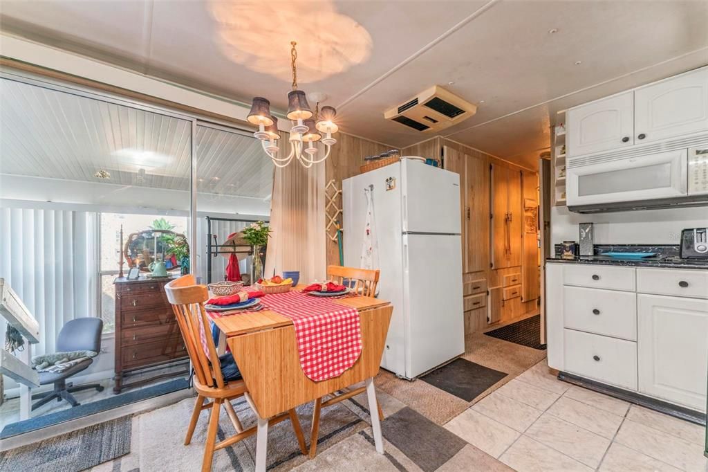 待售: $94,900 (1 贝兹, 1 浴室, 635 平方英尺)