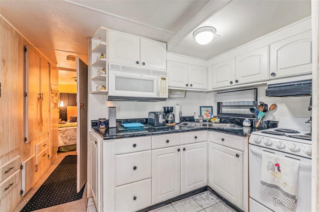 待售: $94,900 (1 贝兹, 1 浴室, 635 平方英尺)