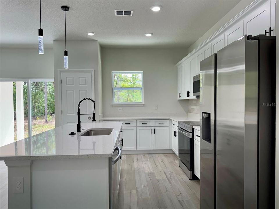 На продажу: $282,000 (3 спален, 2 ванн, 1529 Квадратных фут)