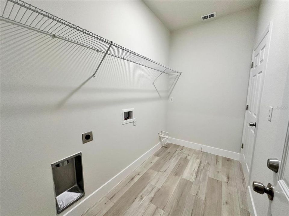 На продажу: $282,000 (3 спален, 2 ванн, 1529 Квадратных фут)