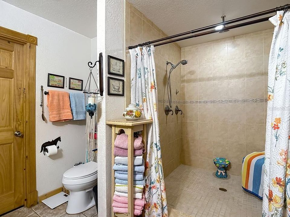 Activo con contrato: $569,900 (3 camas, 3 baños, 2912 Pies cuadrados)