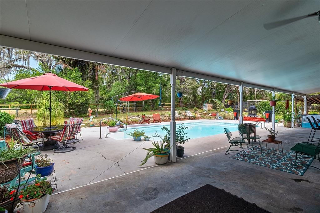 Activo con contrato: $569,900 (3 camas, 3 baños, 2912 Pies cuadrados)