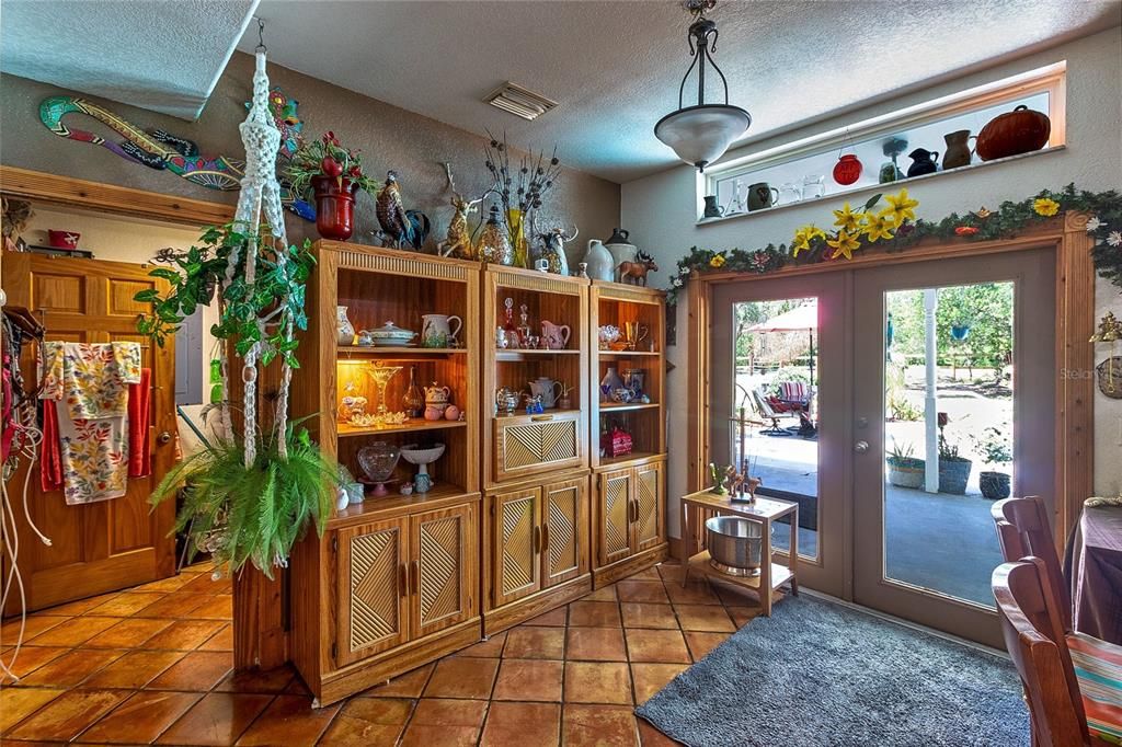 Activo con contrato: $569,900 (3 camas, 3 baños, 2912 Pies cuadrados)