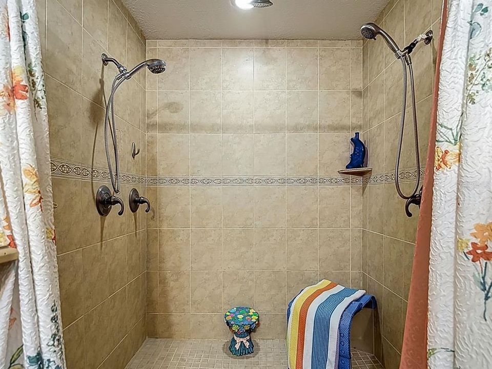 Activo con contrato: $569,900 (3 camas, 3 baños, 2912 Pies cuadrados)