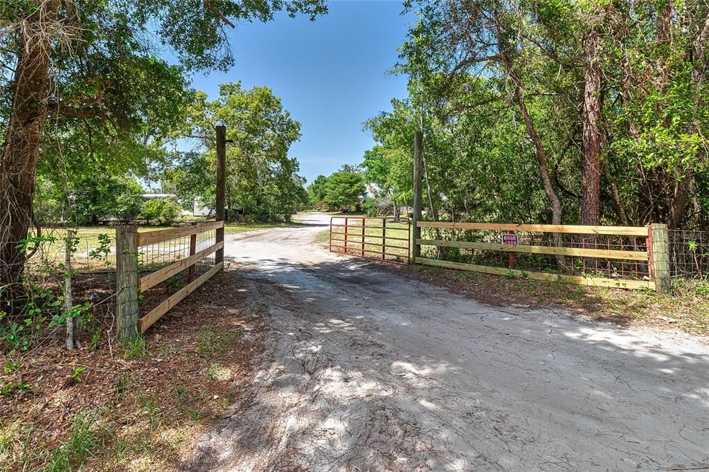 Activo con contrato: $569,900 (3 camas, 3 baños, 2912 Pies cuadrados)