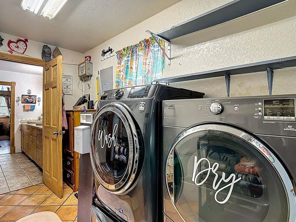 Activo con contrato: $569,900 (3 camas, 3 baños, 2912 Pies cuadrados)