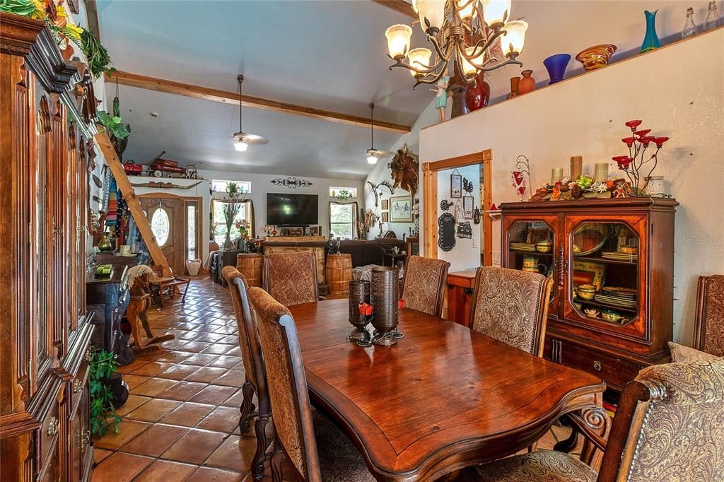 Activo con contrato: $569,900 (3 camas, 3 baños, 2912 Pies cuadrados)