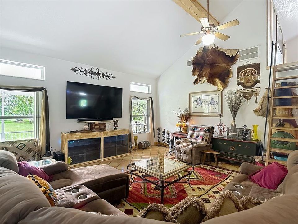 Activo con contrato: $569,900 (3 camas, 3 baños, 2912 Pies cuadrados)